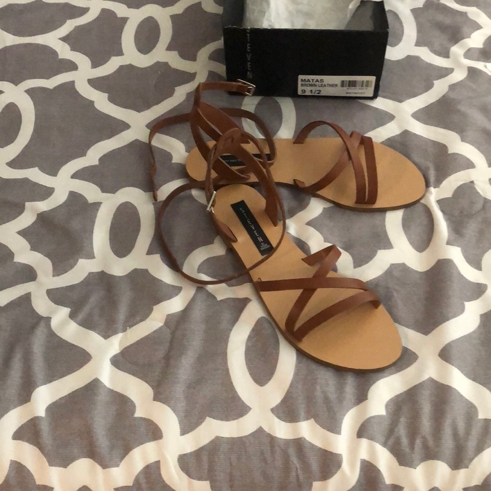 🎉🎉🎉Adorable Steve Madden sandals! 🎉🎉🎉